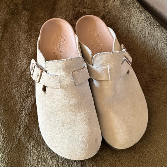 Women's Skechers arch fit Suede Slip-On Clogs size 11 - Picture 2 of 7